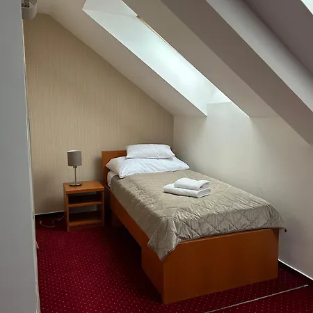 Evan U Hoffera 3* Topoľčany