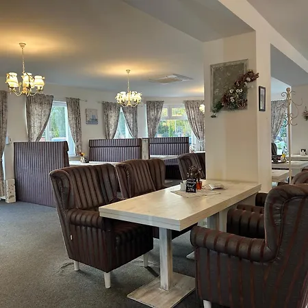 Evan U Hoffera Отель Топольчани