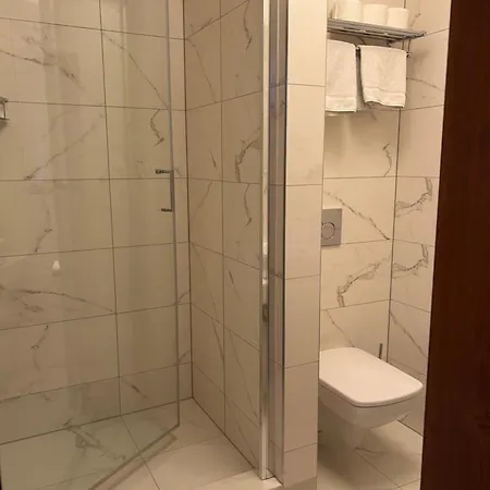 Evan U Hoffera Hotel